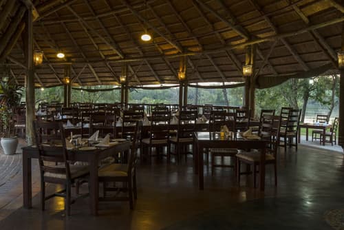 A'Zambezi River Lodge, Dining