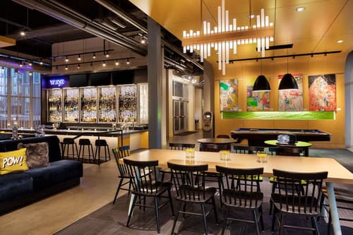 Aloft Minneapolis, Lobby