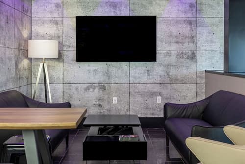 Repotel Henri IV Québec, Reception