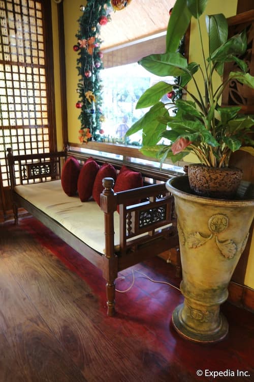 Boracay Tropics Resort Hotel, Lobby sitting area