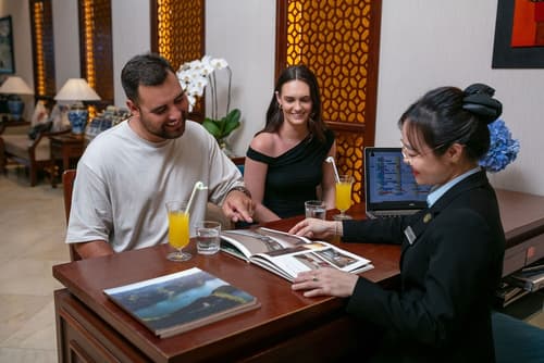 Oriental Suites Hotel & Spa, Concierge desk