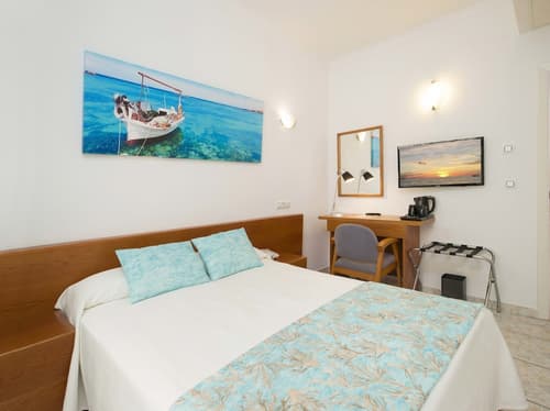 Hotel Tropical, Room