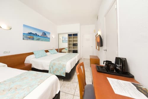 Hotel Tropical, Room