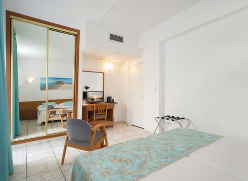 Hotel Tropical, Room