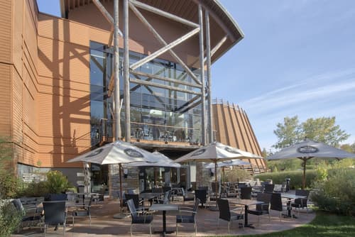 Hôtel-Musée Premières Nations, Dining