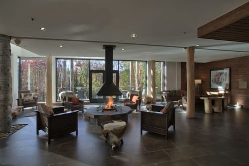 Hôtel-Musée Premières Nations, Lobby