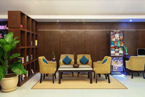 Royal Beach Boutique Resort & Spa, Lobby sitting area