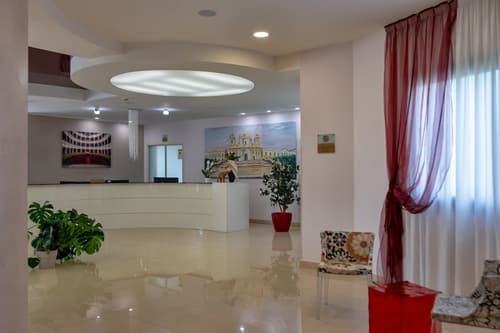 Grand Hotel Sofia, Reception