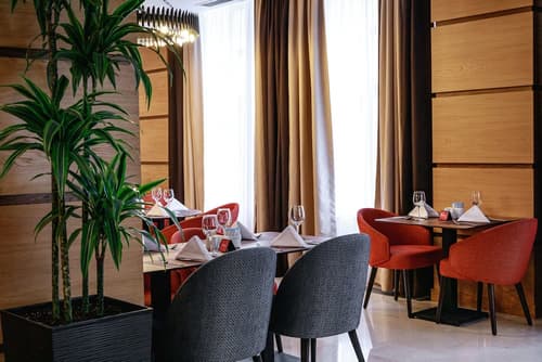 Ramada by Wyndham Astana, Restaurant