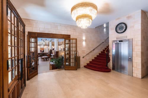 Le Grand Hôtel de l'Espérance, Lobby