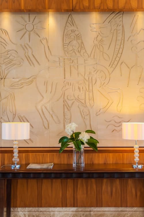 Ajax Hotel, Interior entrance