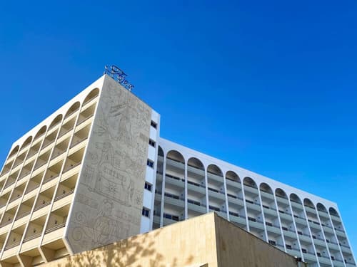 Ajax Hotel, Primary image