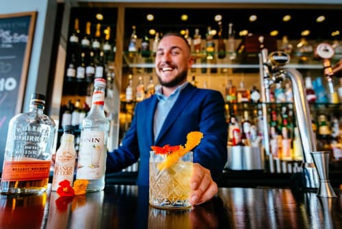 Greenbank Hotel, Bar (on property)