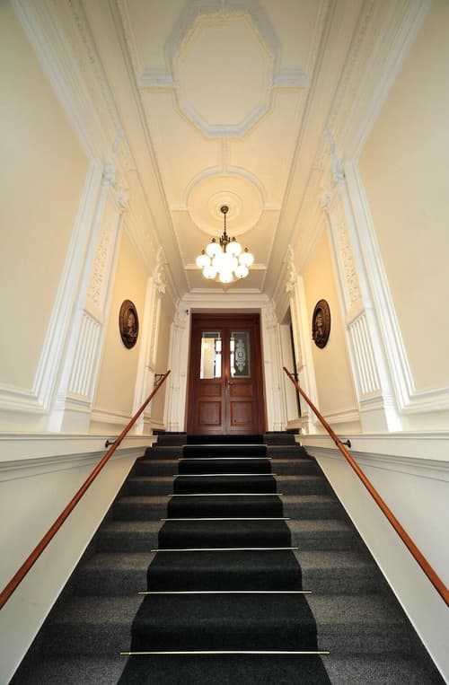 Amigo City Centre Hotel, Interior entrance