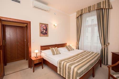 Amigo City Centre Hotel, Room