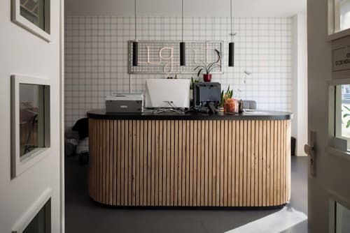 Hotel Light, Primary image