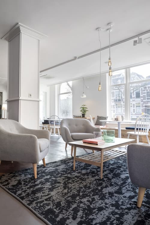 Hotel Light, Lobby sitting area