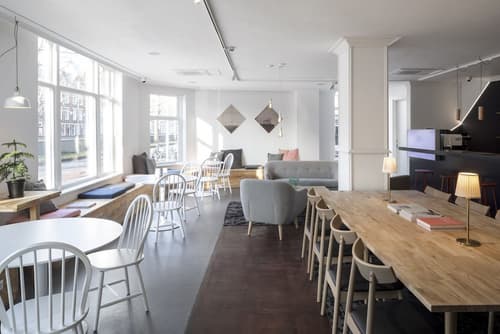 Hotel Light, Lobby sitting area