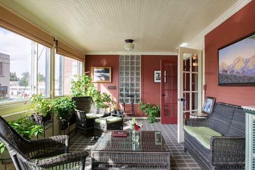 Chamberlin Inn Cody, Lobby lounge