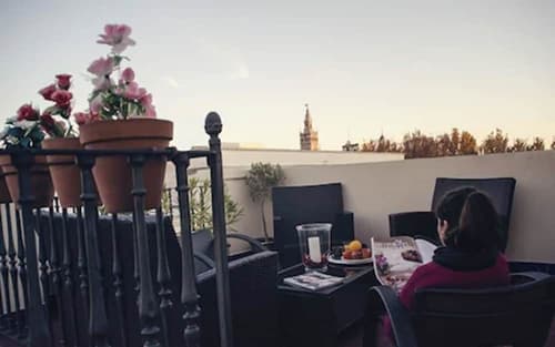 Hotel Plaza, Balcony