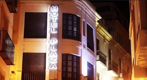 Hotel Plaza, Front of property