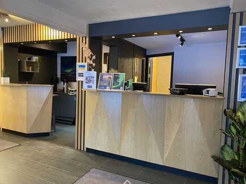 Enter Viking Hotel, Reception