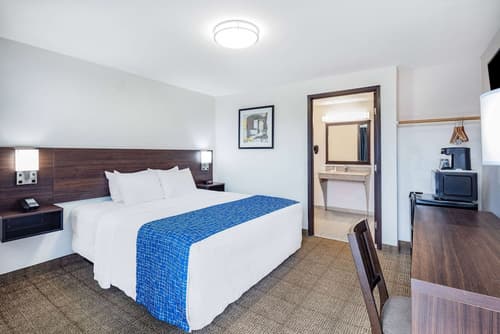 Travelodge by Wyndham Newport, Room