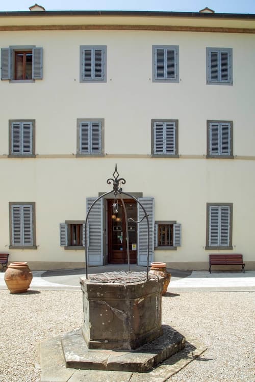 Villa Montarioso, Interior entrance