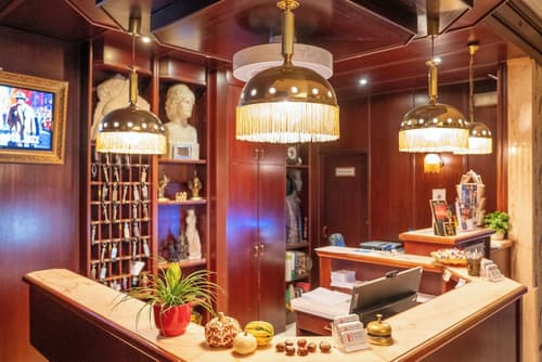 Hotel Urania, Reception