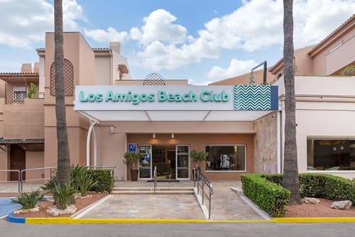 Los Amigos Beach Club, Front of property