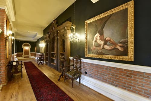 Sacred Mansion, Lobby sitting area