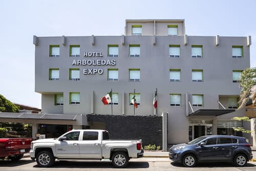 Hotel Arboledas Expo, Front of property