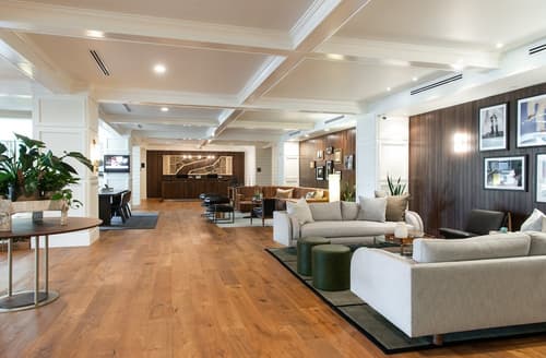 Hutton Hotel, Lobby lounge