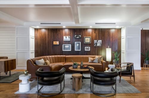 Hutton Hotel, Lobby lounge