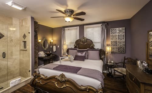 Carriage Way Inn, Room