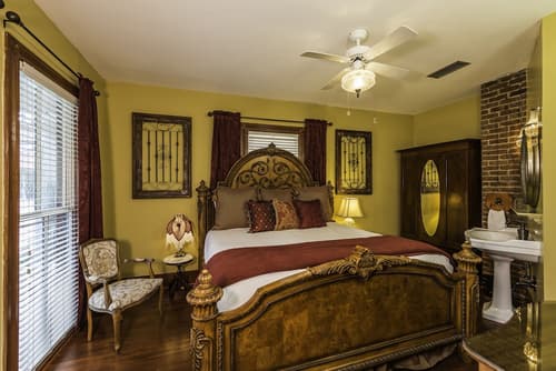 Carriage Way Inn, Room