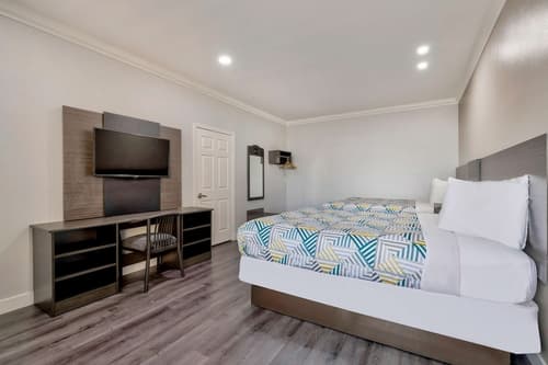 Motel 6 South Gate, CA, Room