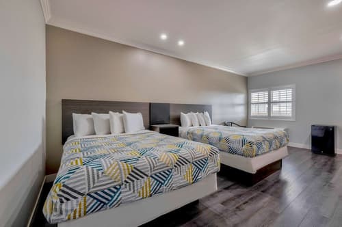 Motel 6 South Gate, CA, Room