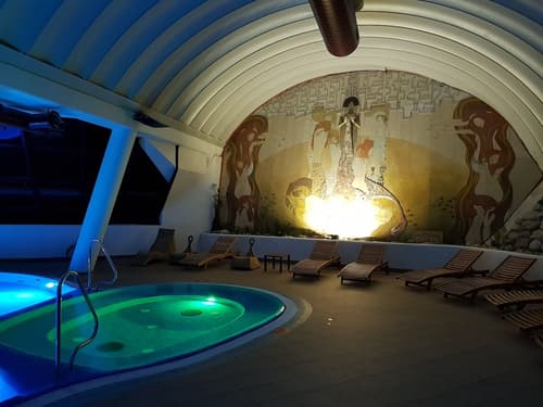 Schlosshotel Rosenegg, Indoor spa tub