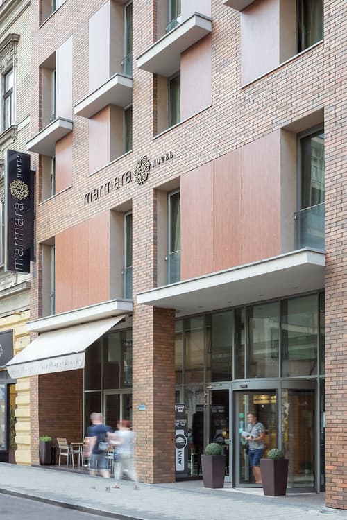 Marmara Hotel Budapest, Property entrance