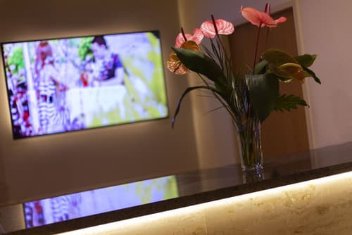 Hotel Castle Garden, Reception