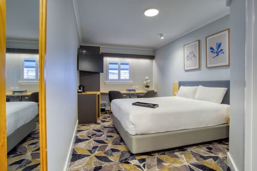 The Palmer Collective, Room