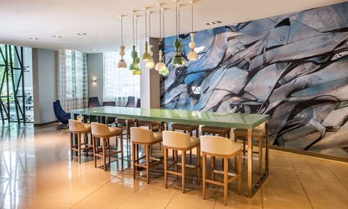 Hennessy Park Hotel, Lobby