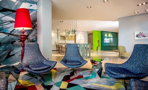 Hennessy Park Hotel, Lobby