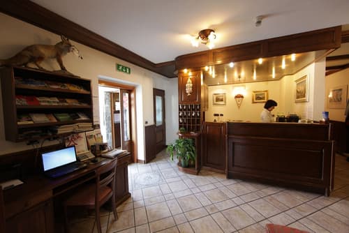 Hotel Santa San, Reception