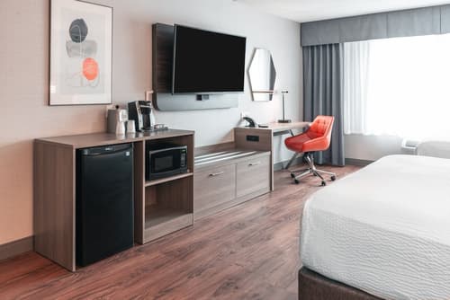 Holiday Inn Express & Suites Kingston Central by IHG, Room
