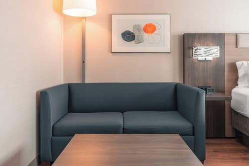 Holiday Inn Express & Suites Kingston Central by IHG, Room