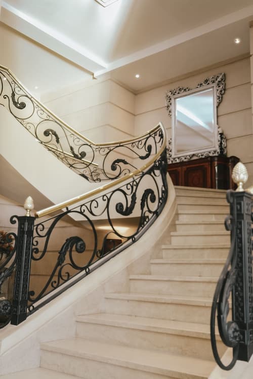 Diplomatic Hotel, Reception