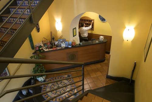 Hotel Potenza, Reception