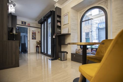 Hotel Fellini, Interior entrance